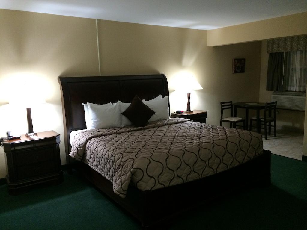 Pacer Inn & Suites Motel Delaware Room photo